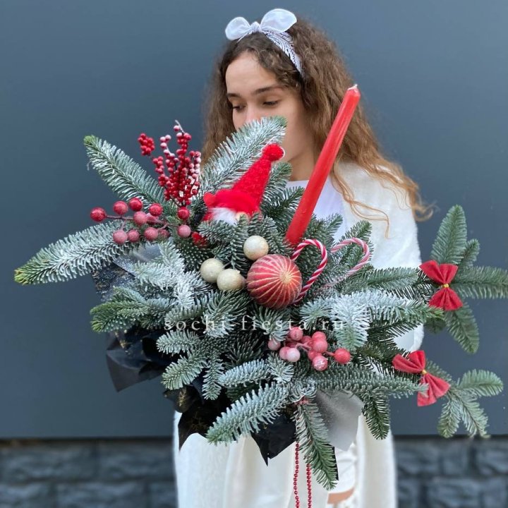Композиция в бокале красная в Великом Новгороде