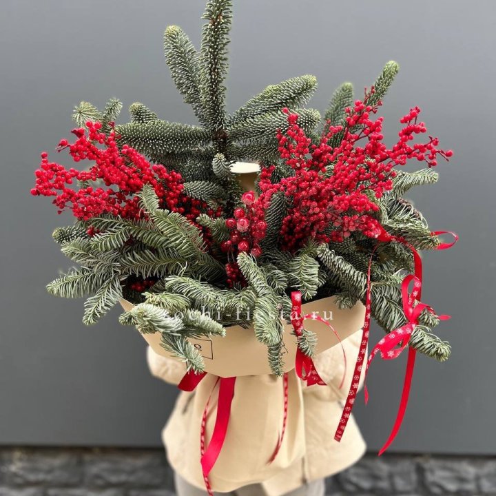 Букет нобилиса и ягод в Великом Новгороде