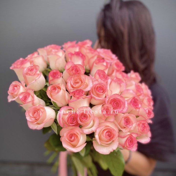 Охапка Роз Джумилия в Великом Новгороде