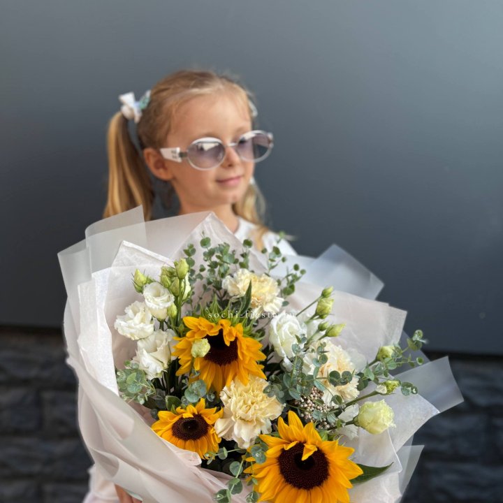  Букет  из стойких цветов с подсолнухами в Великом Новгороде