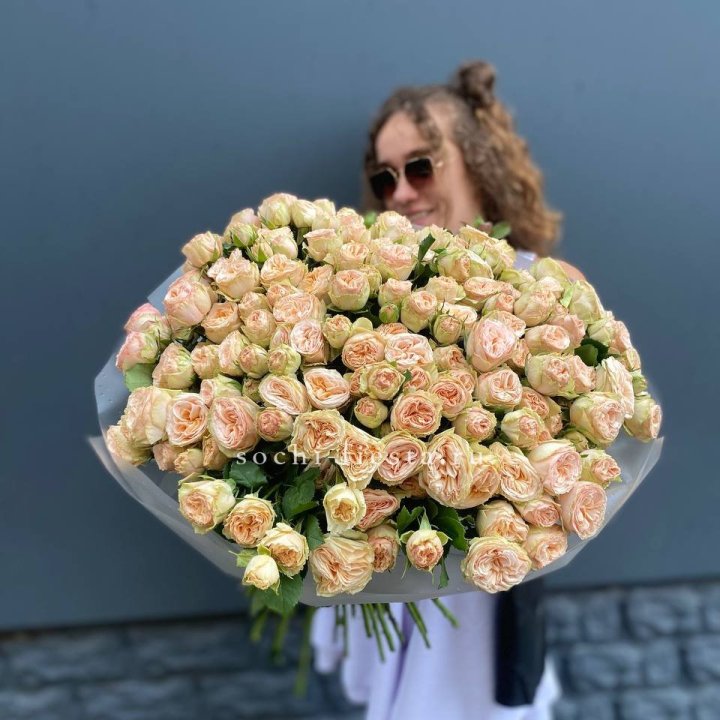 51 пионовидная роза в Великом Новгороде