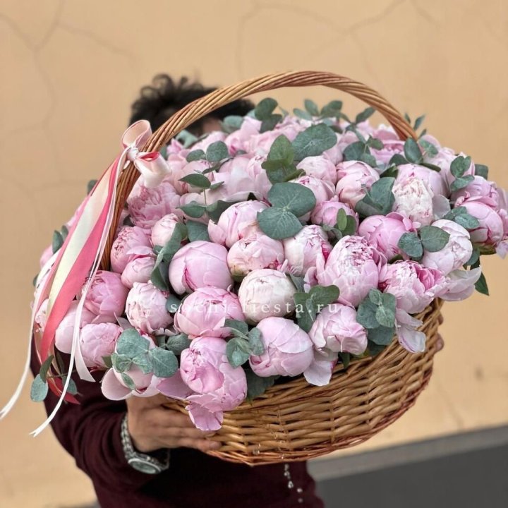 Корзина пионов "75" в Великом Новгороде