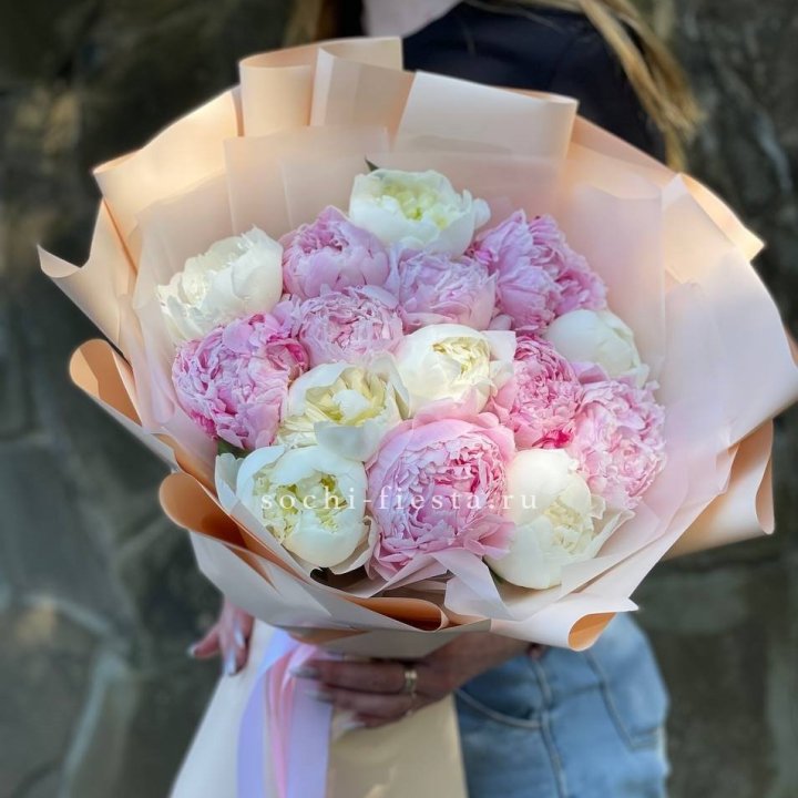 Букет 15 зефирных пионов в Великом Новгороде
