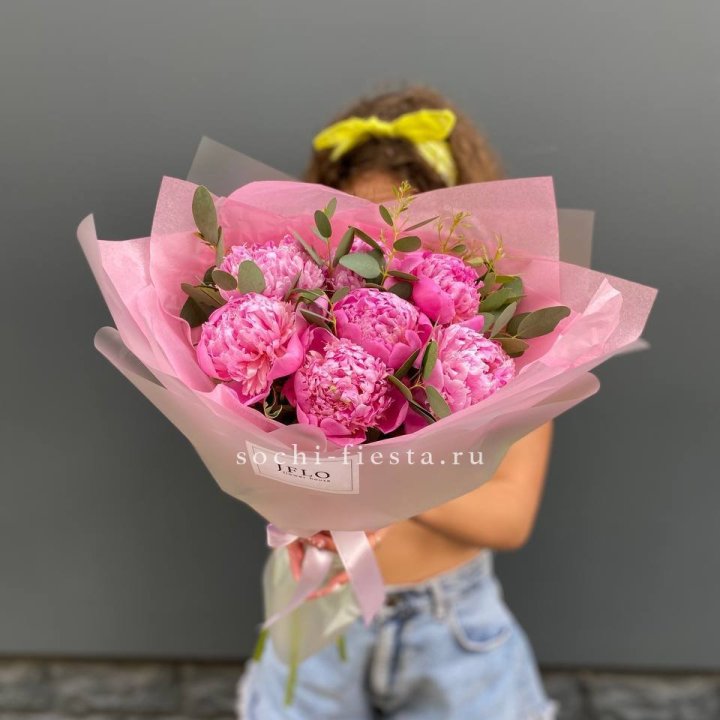 7 ярких пионов в оформлении в Великом Новгороде