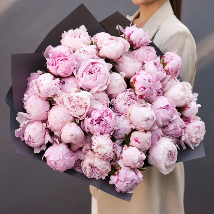 Пионы охапка в Великом Новгороде