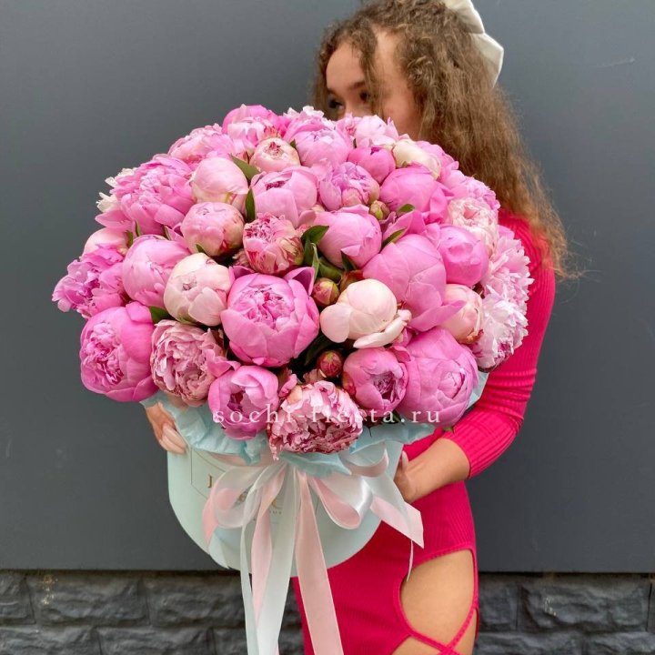 51 пион в цилиндре в Великом Новгороде