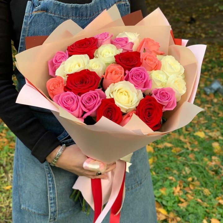 25 роз "Карусель" в Великом Новгороде