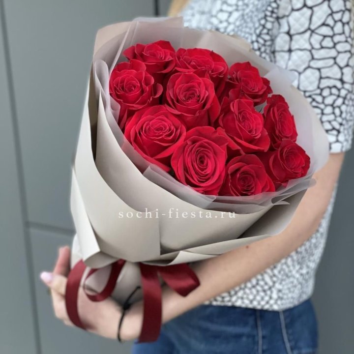 Букет красных роз "Рози" в Великом Новгороде