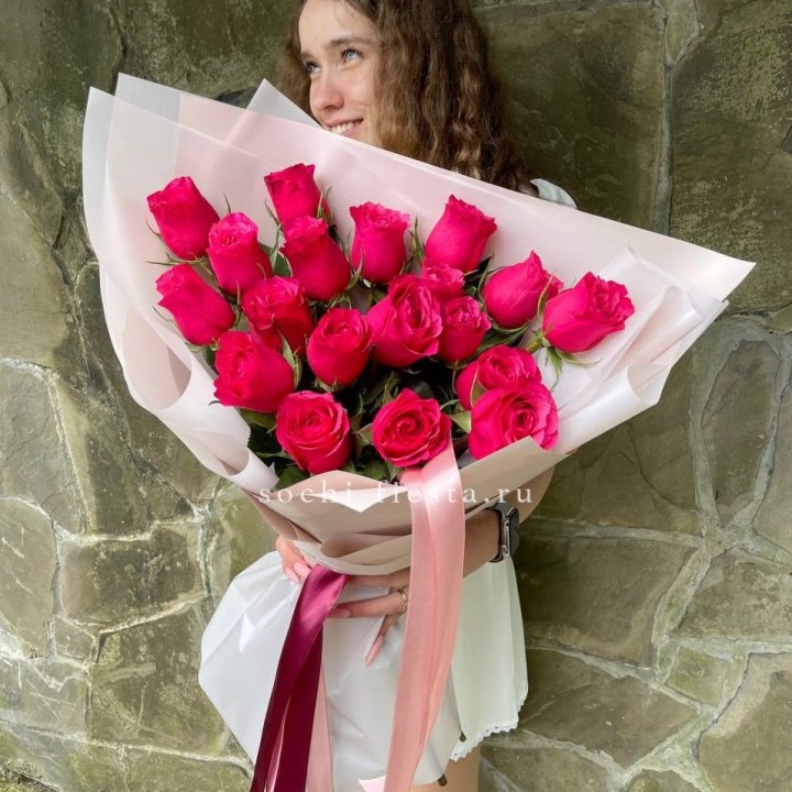 19 алых роз в Великом Новгороде