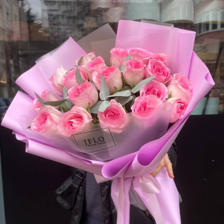  19 розовых роз в Великом Новгороде