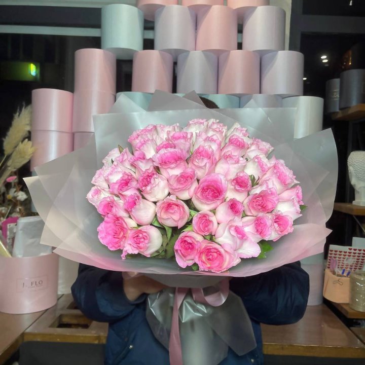  51 розовых роз в Великом Новгороде