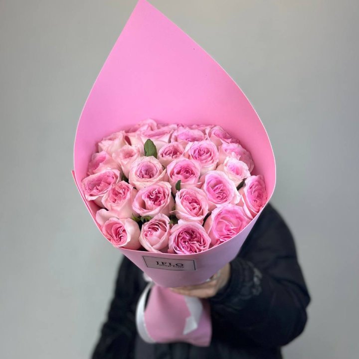 25 нежных роз в Великом Новгороде