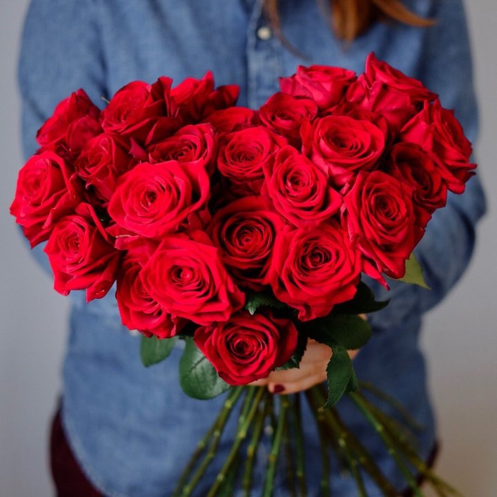 25 красных роз в Великом Новгороде