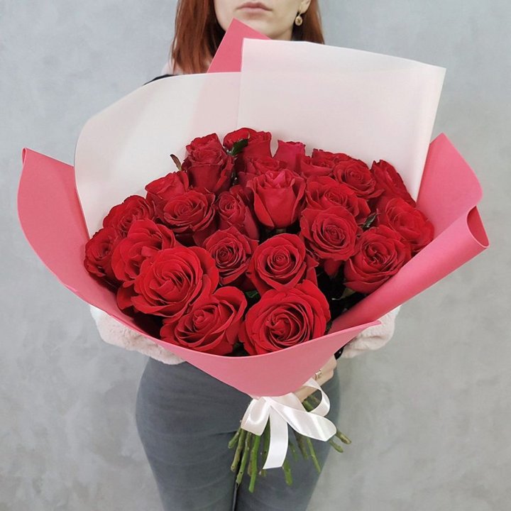 25 Красных роз рози вайт в Великом Новгороде
