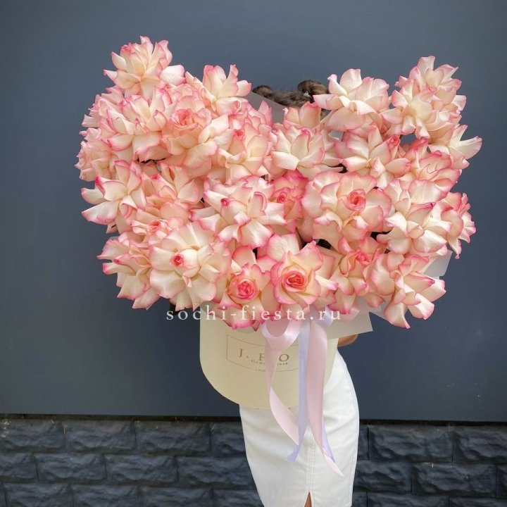 31 французская роза Джумилия в боксе в Великом Новгороде