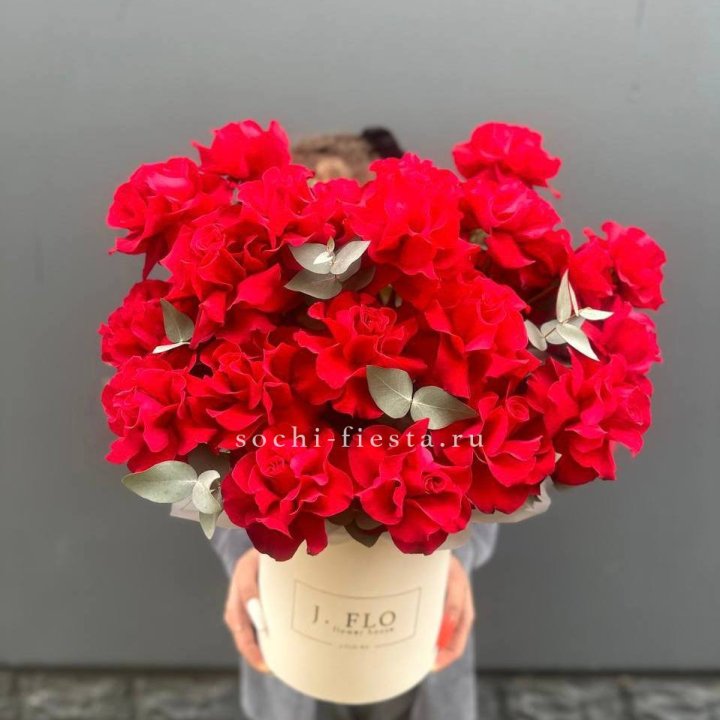 35 Французских роз в боксе в Великом Новгороде