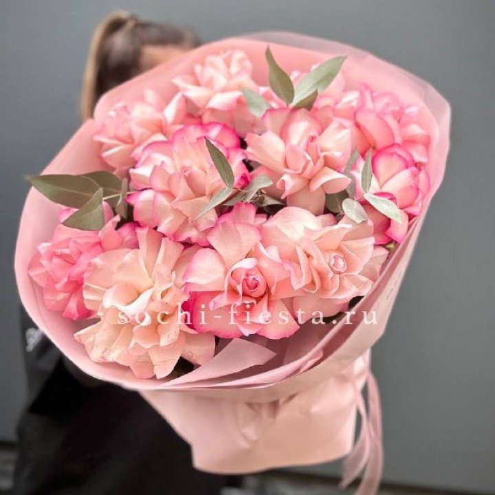 Нежно- розовые французские розы Венди в Великом Новгороде