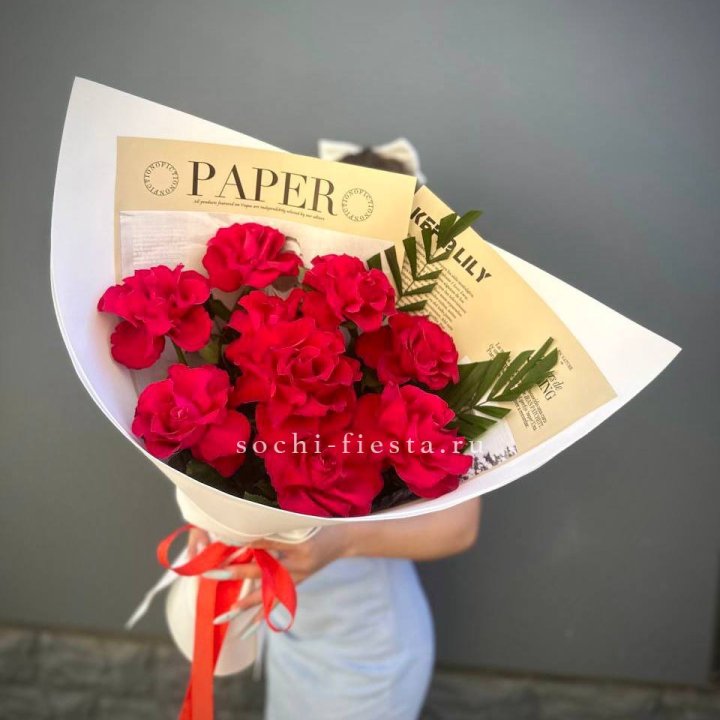 9 Красных французских роз Чико в Великом Новгороде