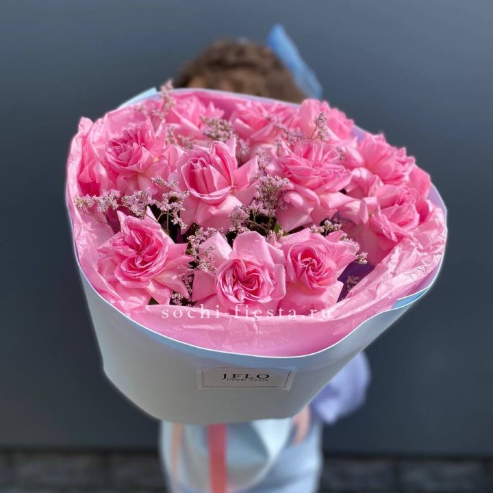 Букет французских розовых роз  в Великом Новгороде