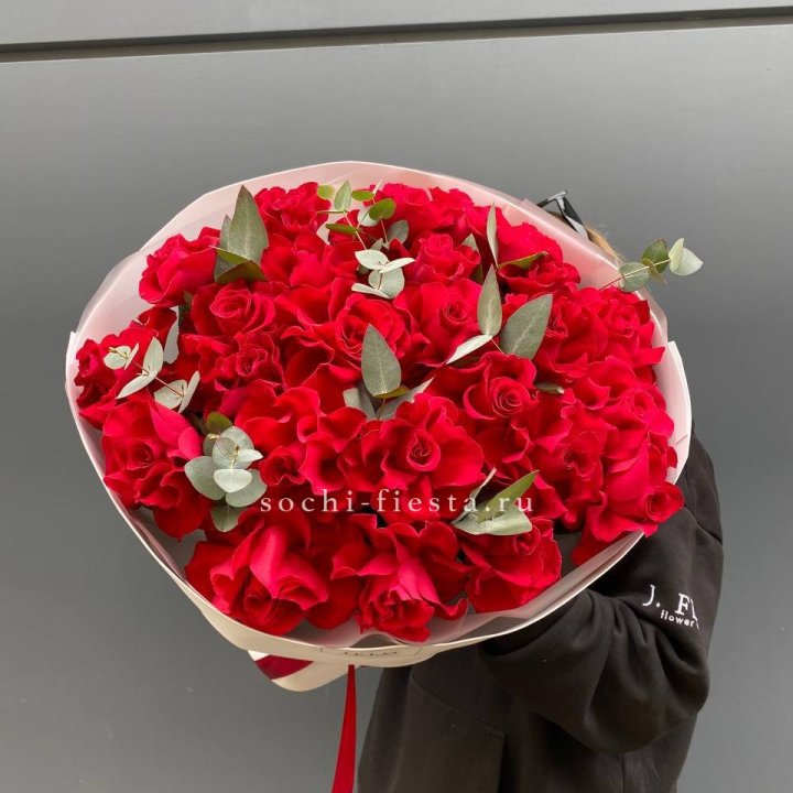 23 Красных французских роз в Великом Новгороде