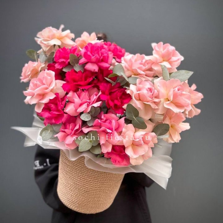 23 Французские розы Микс в боксе в Великом Новгороде