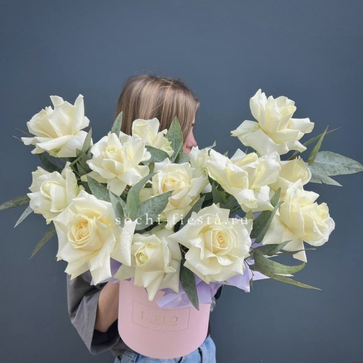 15 Французских роз в боксе в Великом Новгороде