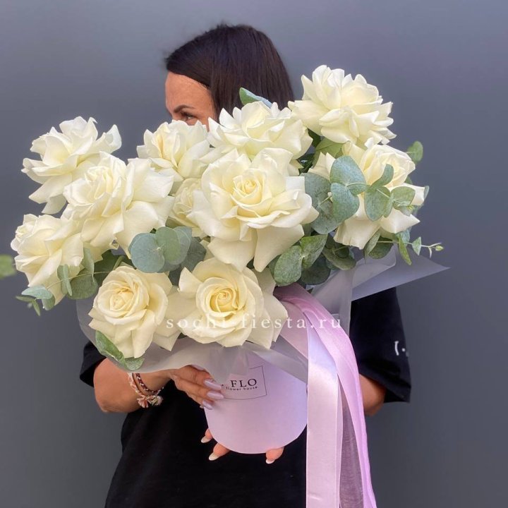 11 Французских белых роз в боксе в Великом Новгороде