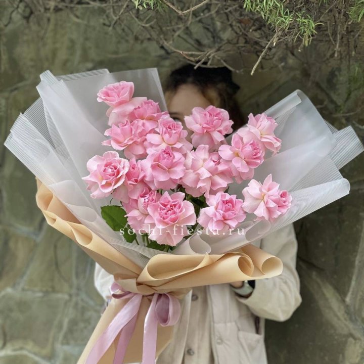 Букет из 15 французских роз Пинк дрим в Великом Новгороде