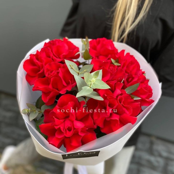 9 Красных французских роз с доставкой в Великом Новгороде