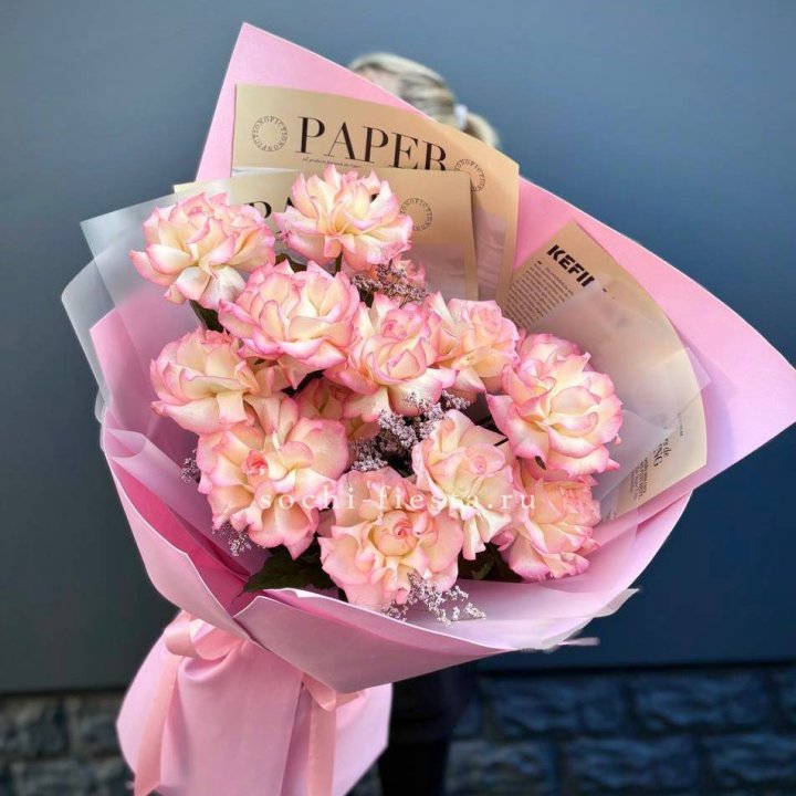 15 французских роз "Джумилия" с доставкой в Великом Новгороде