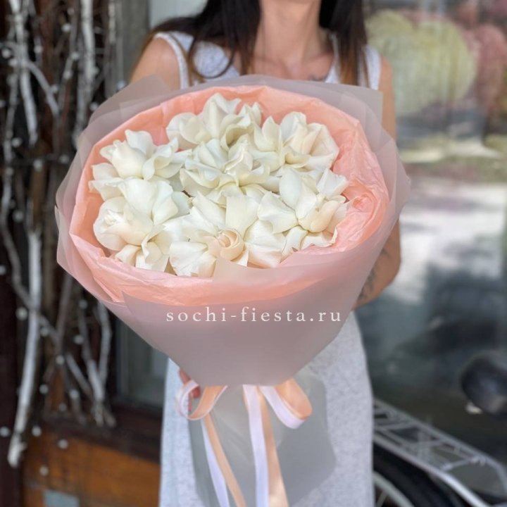 7 Белых французских роз в Великом Новгороде