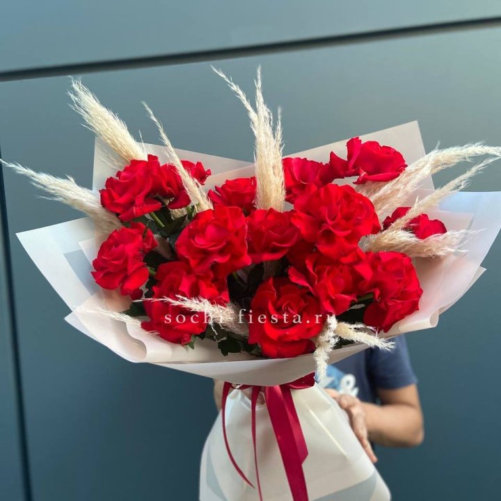 15 Красных французских розы в Великом Новгороде