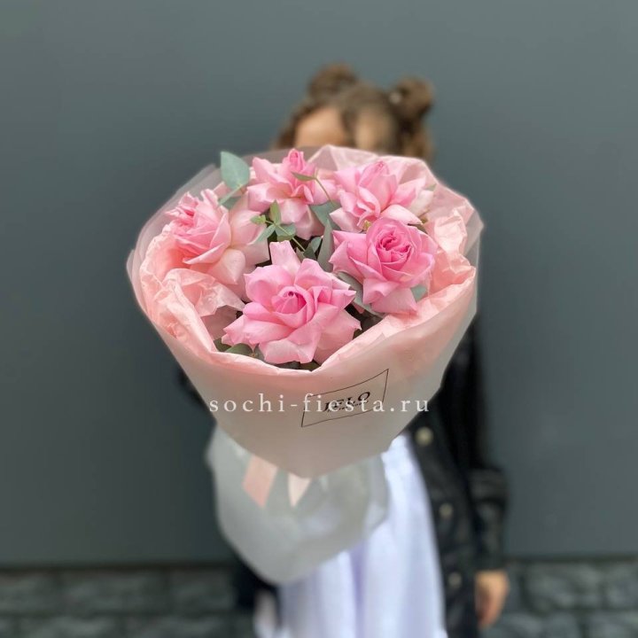 5 французских розовых роз  в Великом Новгороде