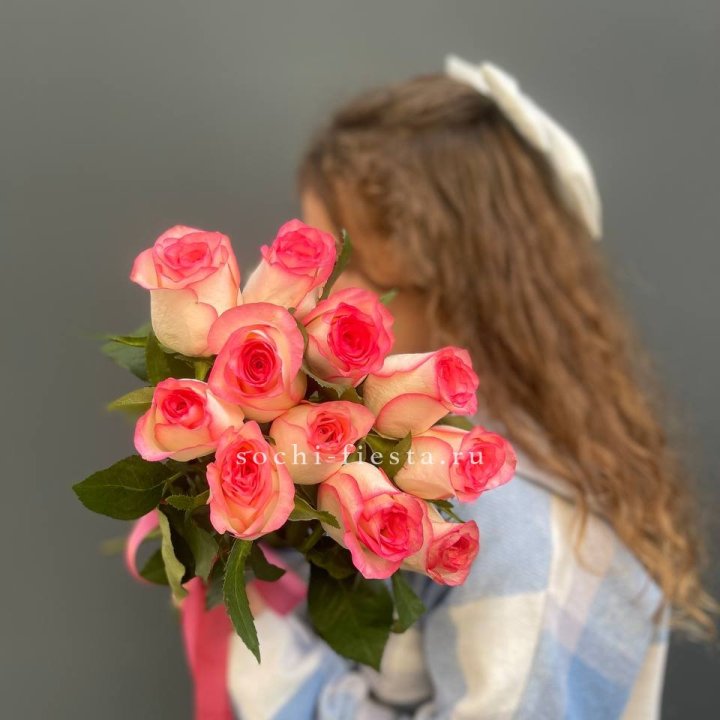 11 роз "Джумилия" в Великом Новгороде