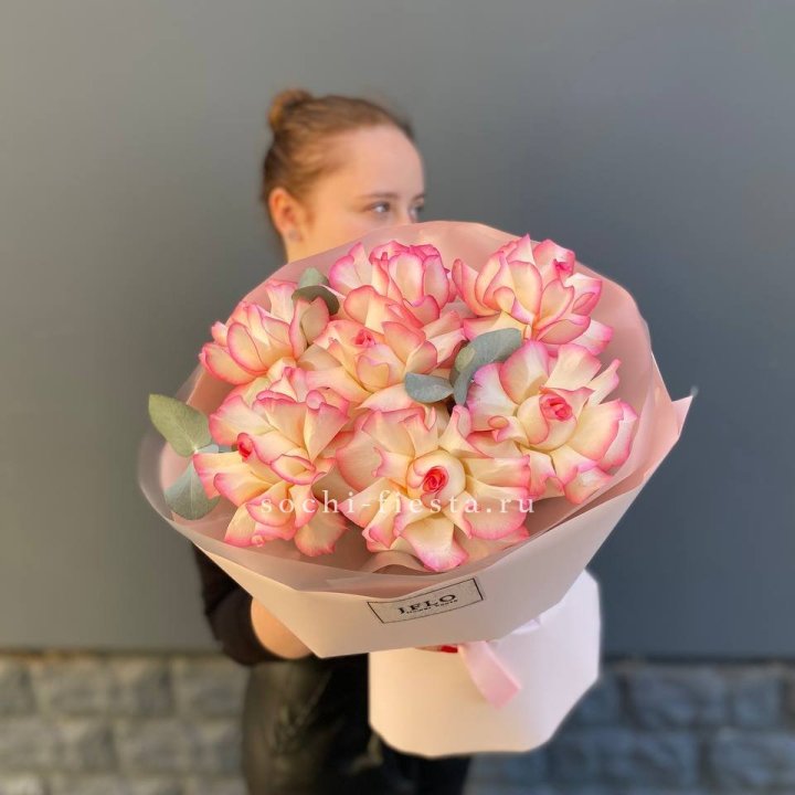 7 французских роз Джумилия с доставкой в Великом Новгороде