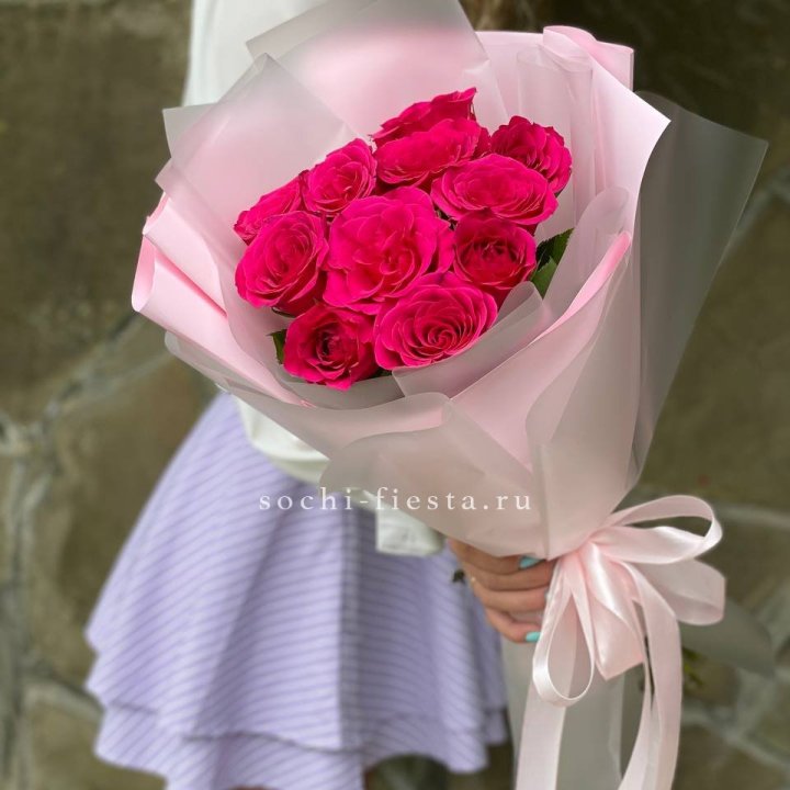 Букет алых роз в Великом Новгороде