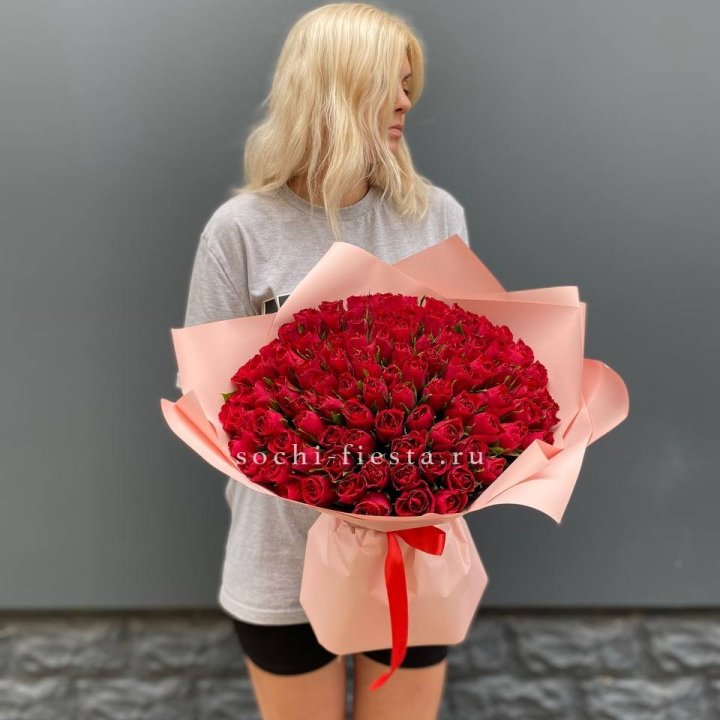 101  красная кенийская роза  с доставкой в Великом Новгороде