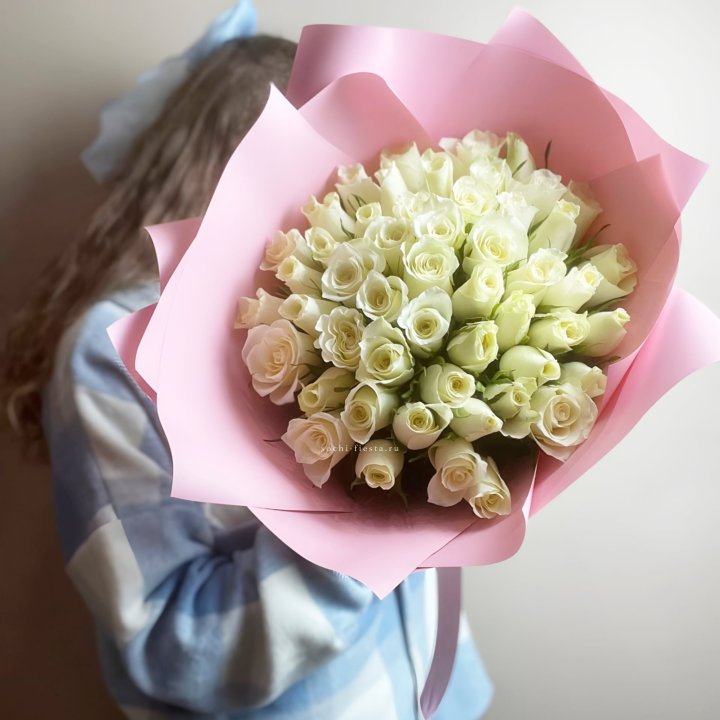 Букет из 51 белой розы (Кения) в Великом Новгороде