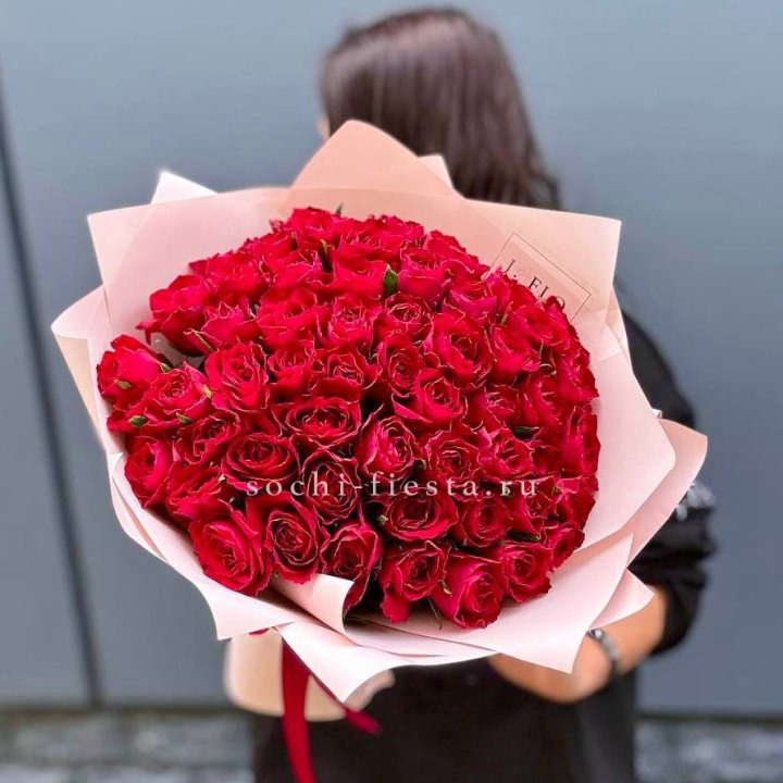 55 кенийских роз в Великом Новгороде