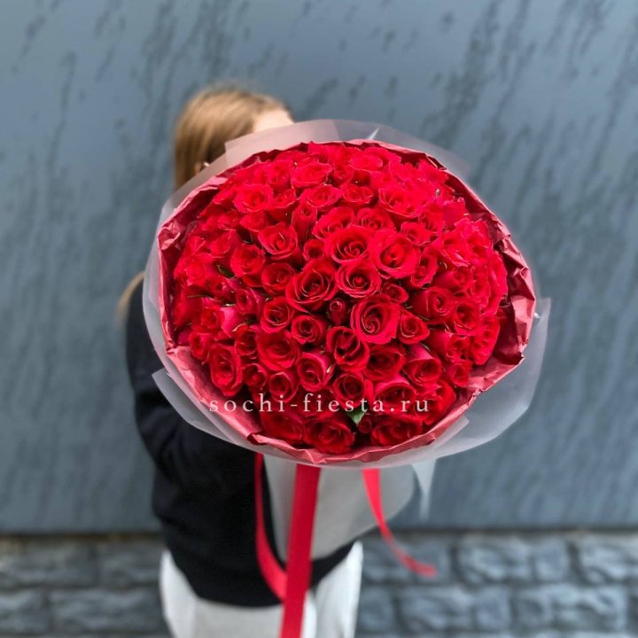 101  красная кенийская роза  с доставкой в Великом Новгороде