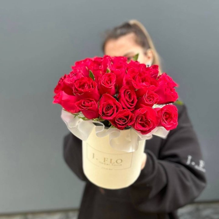 27 кенийских роз в боксе в Великом Новгороде