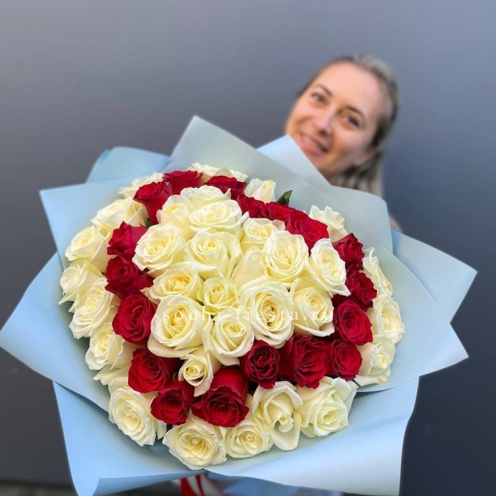 51 роза "Сердце" в Великом Новгороде