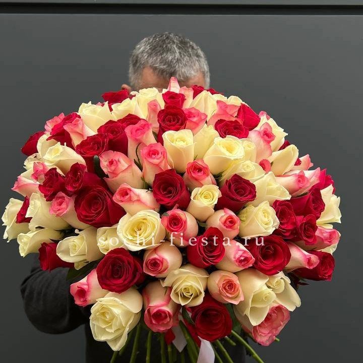 101 разноцветная роза "Джули" в Великом Новгороде