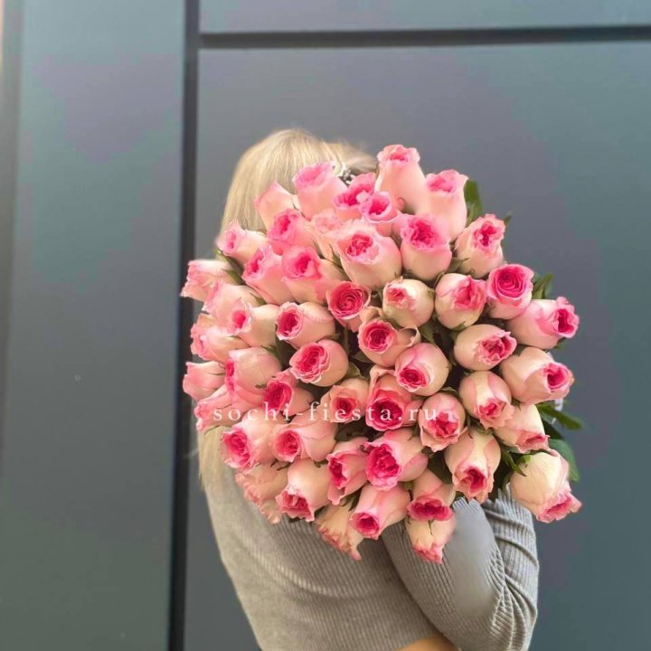 51 розовая роза в Великом Новгороде