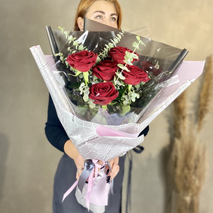 5 красных роз в Великом Новгороде