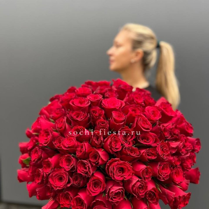 Охапка из 101 красной розы в Великом Новгороде