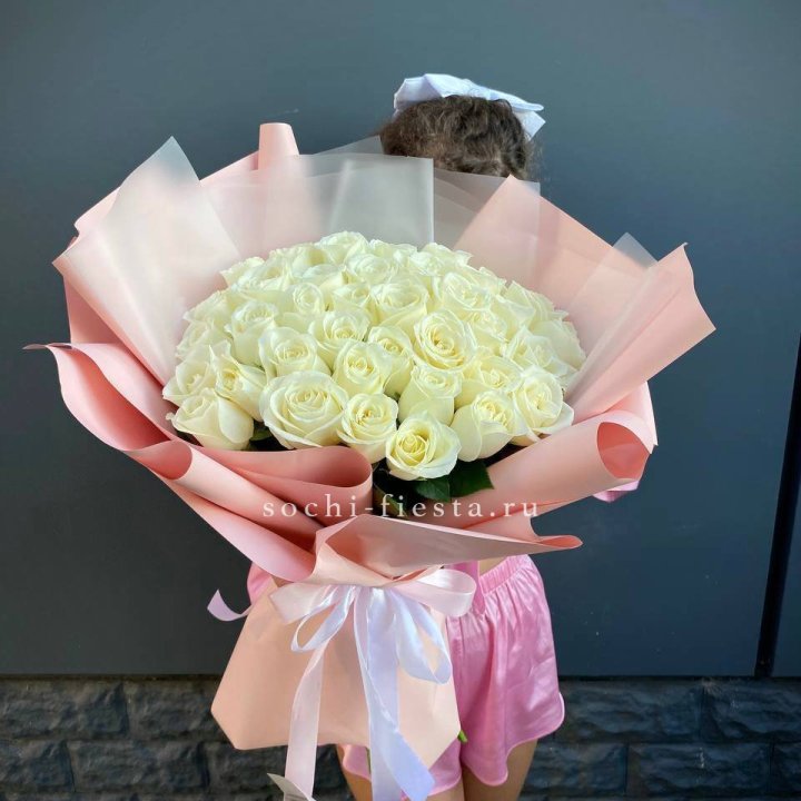 35 белых роз в Великом Новгороде