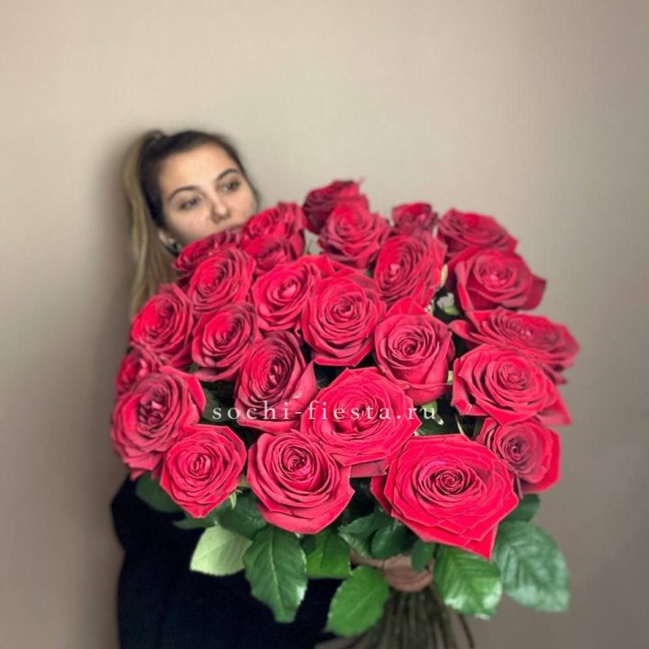 25 высоких роз в Великом Новгороде