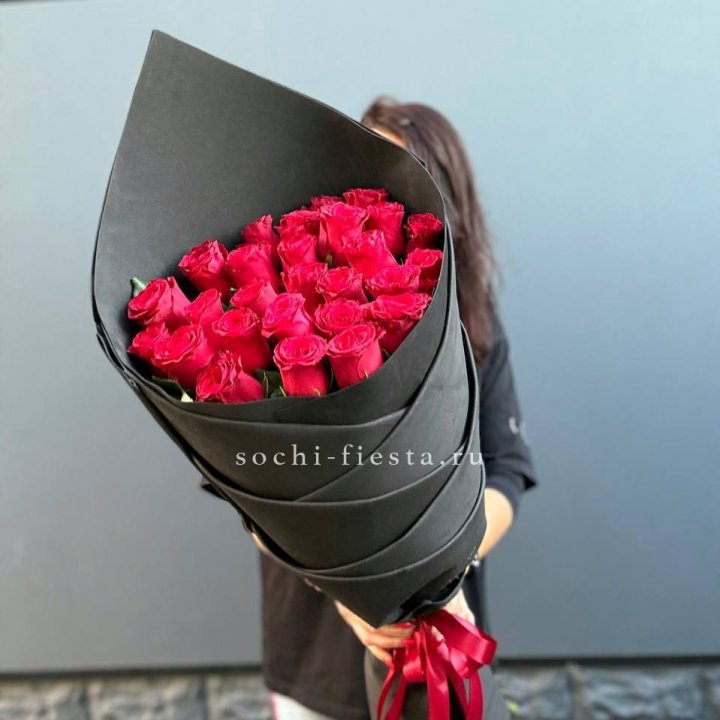 25 высоких красных роз с доставкой в Великом Новгороде