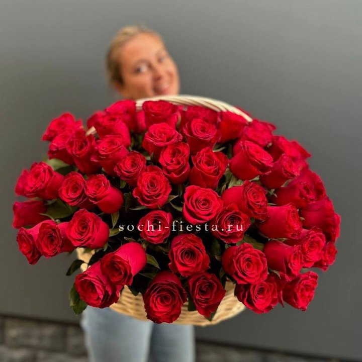 101 красная роза в корзине   в Великом Новгороде
